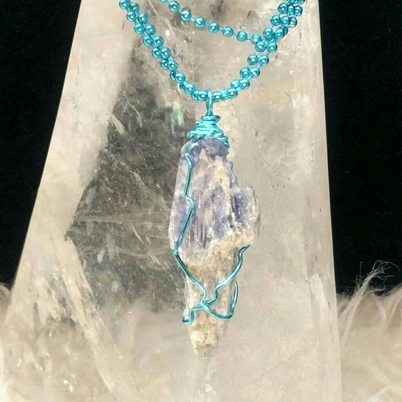 BIG CRYSTALS! Handcrafted Wire Wrapped Necklaces - Picture 12 of 16
